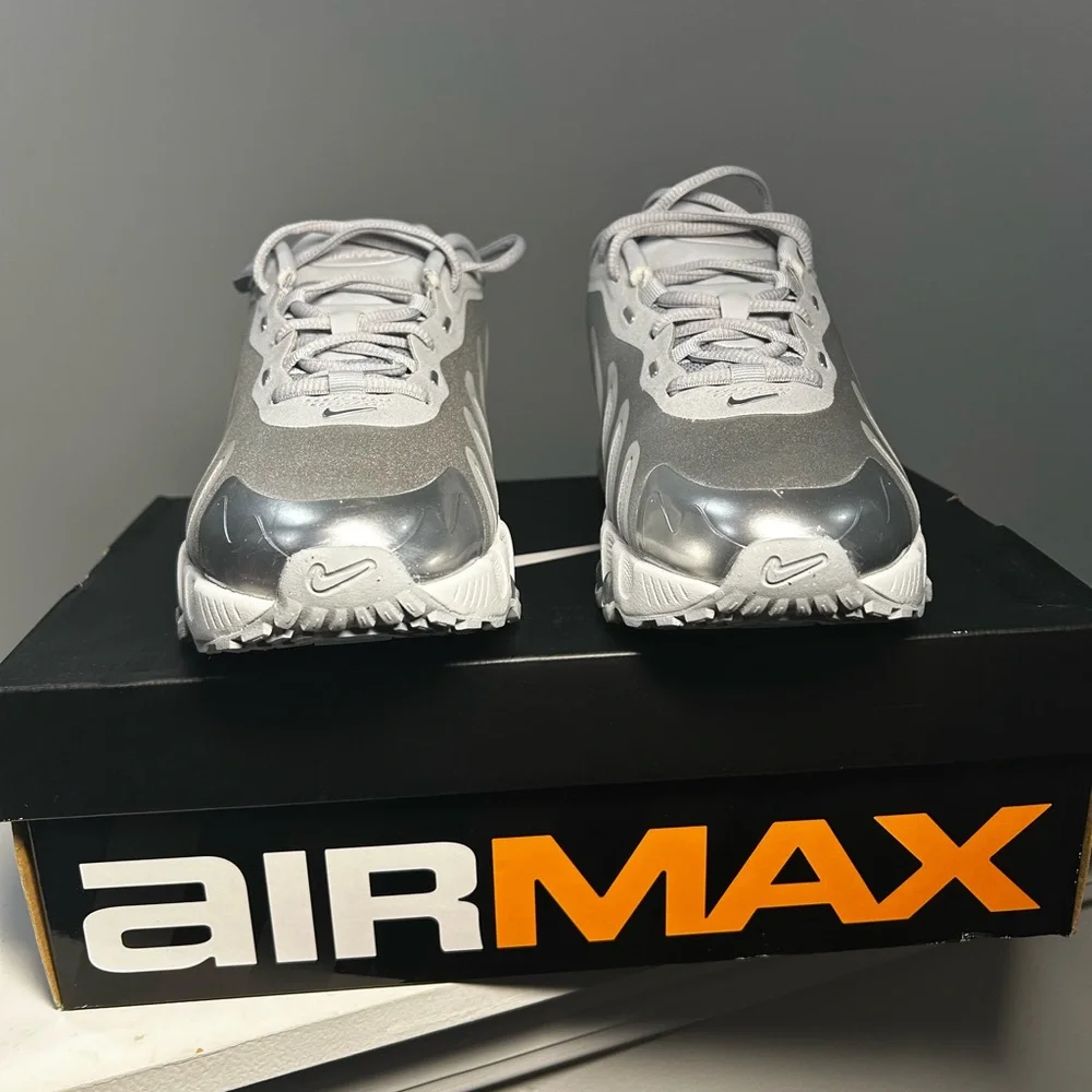 Nike Air Max‎ NWT DN8 Metallic Silver Sneakers
